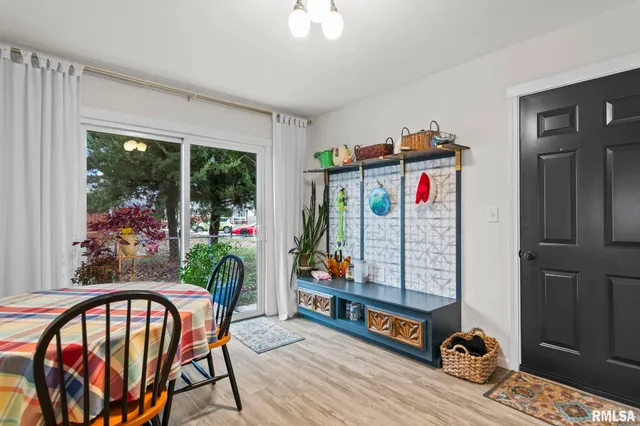 $210,000 | 614 East Walnut Street, Chatham, IL 62629