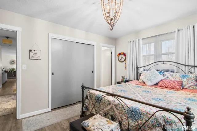 $210,000 | 614 East Walnut Street, Chatham, IL 62629