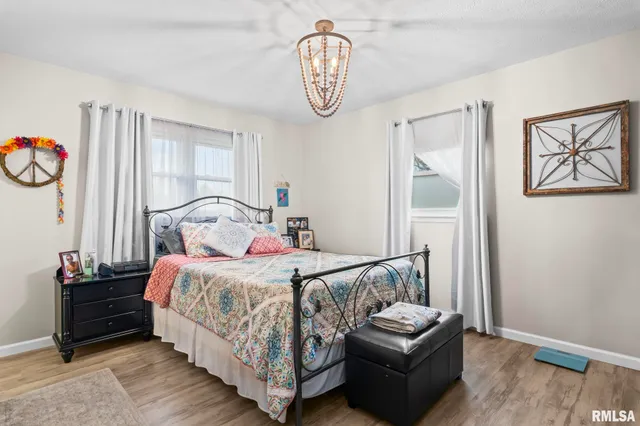 $210,000 | 614 East Walnut Street, Chatham, IL 62629