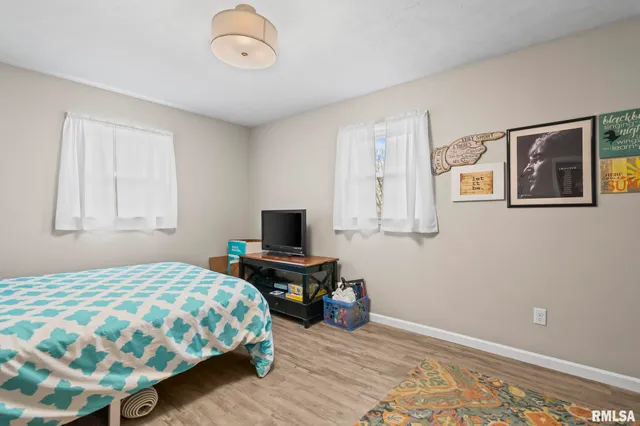 $210,000 | 614 East Walnut Street, Chatham, IL 62629