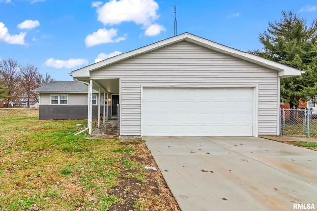 $210,000 | 614 East Walnut Street, Chatham, IL 62629