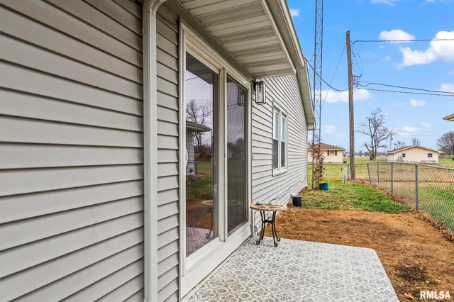 $210,000 | 614 East Walnut Street, Chatham, IL 62629