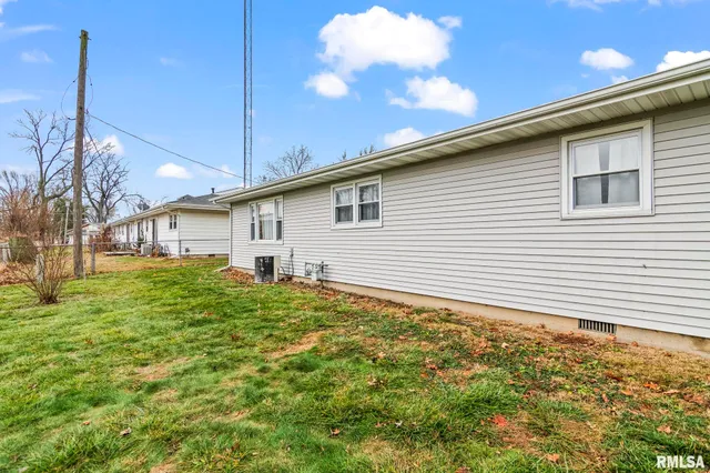 $210,000 | 614 East Walnut Street, Chatham, IL 62629