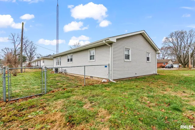 $210,000 | 614 East Walnut Street, Chatham, IL 62629