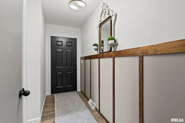 $210,000 | 614 East Walnut Street, Chatham, IL 62629