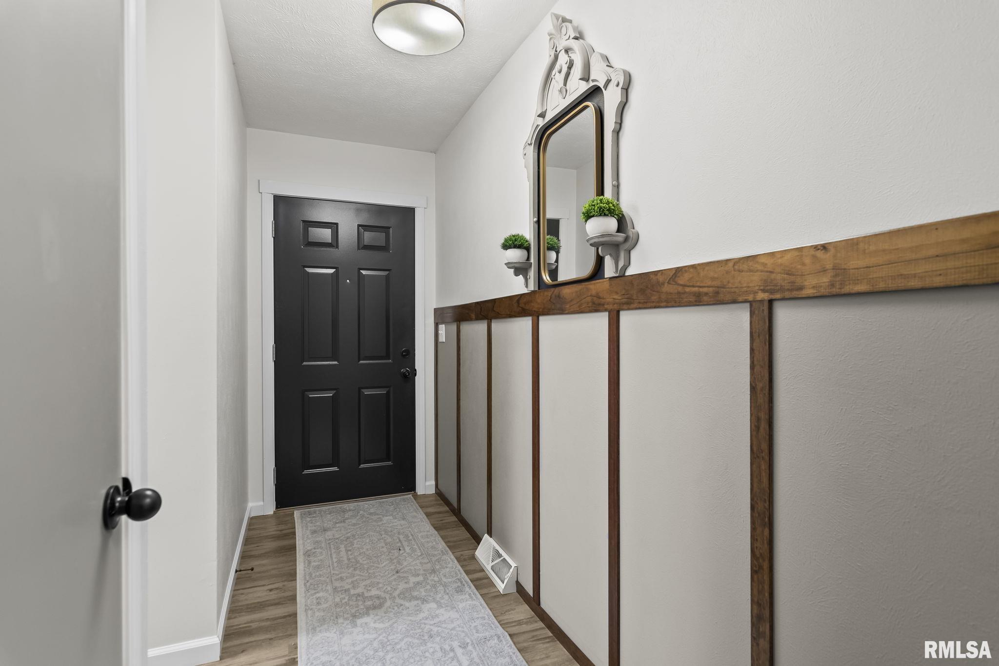 614 East Walnut Street Chatham, IL 62629 - Photo 4 of 38