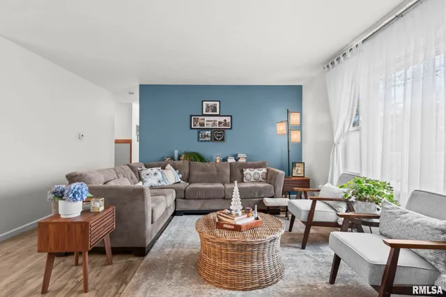 $210,000 | 614 East Walnut Street, Chatham, IL 62629