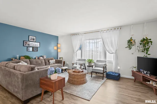 $210,000 | 614 East Walnut Street, Chatham, IL 62629