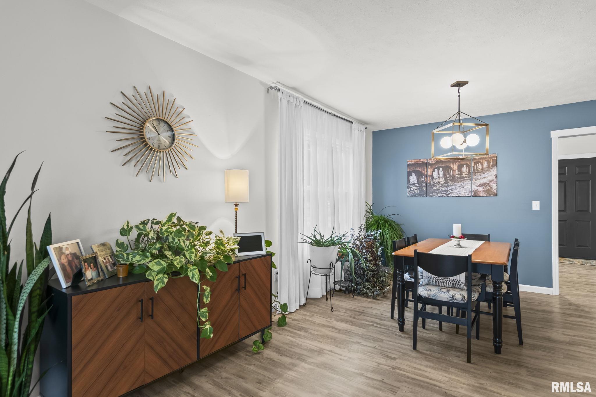 614 East Walnut Street Chatham, IL 62629 - Photo 8 of 38