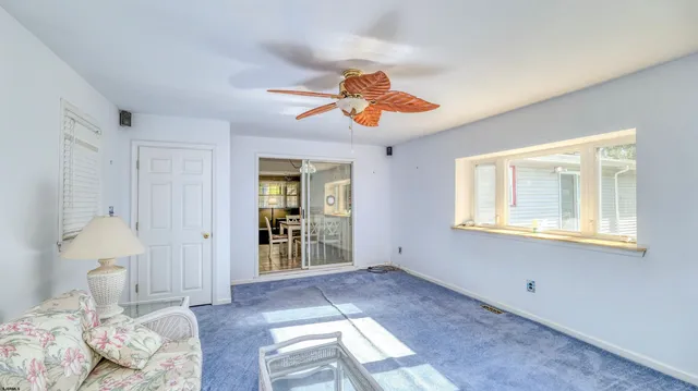 a view of livingroom with furniture