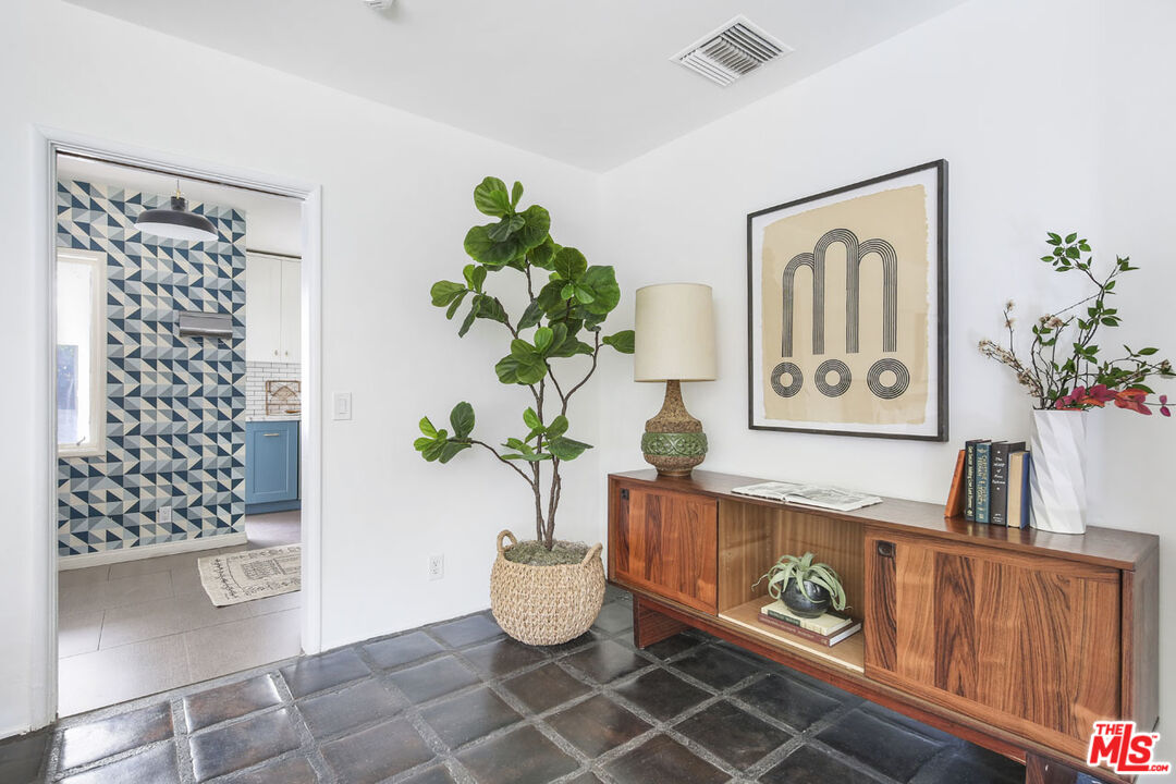 2145 Griffith Park Boulevard Los Angeles, CA 90039 - Photo 11 of 38 a white vase with flowers