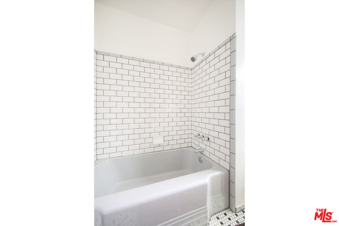 2145 Griffith Park Boulevard Los Angeles, CA 90039 - Photo 23 of 38 a bathroom with a bathtub and shower