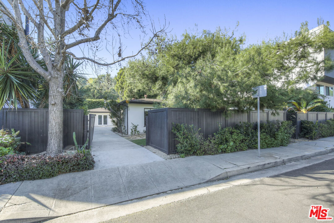 2145 Griffith Park Boulevard Los Angeles, CA 90039 - Photo 36 of 38 a view of a back yard