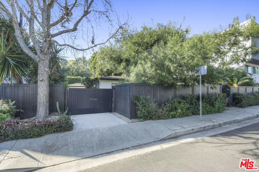 2145 Griffith Park Boulevard Los Angeles, CA 90039 - Photo 37 of 38 a view of a back yard