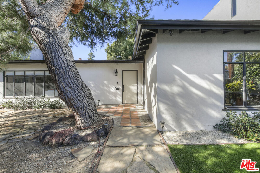 2145 Griffith Park Boulevard Los Angeles, CA 90039 - Photo 5 of 38 a view of outdoor space and yard