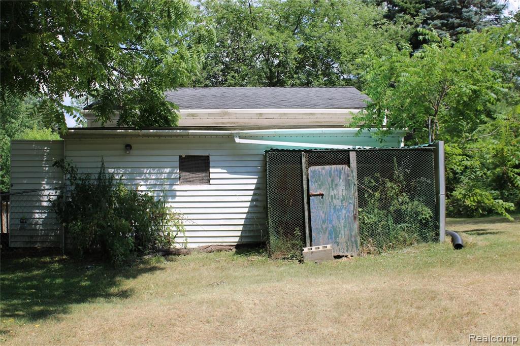 98 South Rochester Road Oakland, MI 48363 - Photo 30 of 32