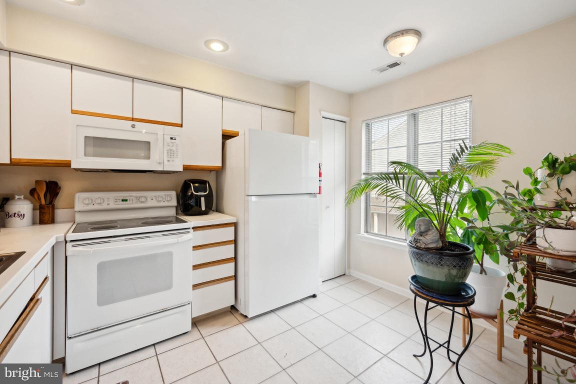 504 Wharton Road Mount Laurel, NJ 08054 - Photo 4 of 25