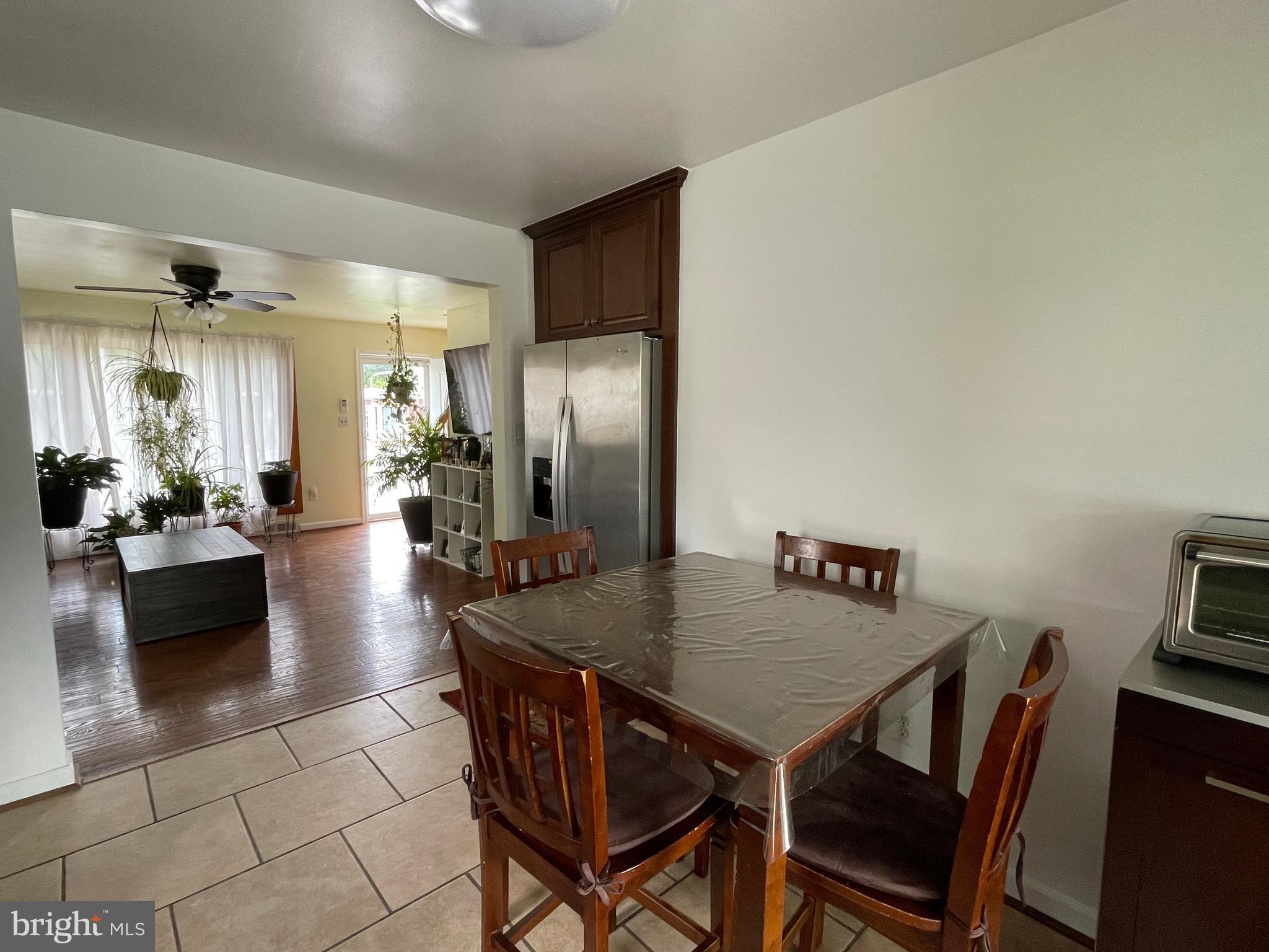 7527 North Point Road Baltimore, MD 21219 - Photo 12 of 40 Dining area