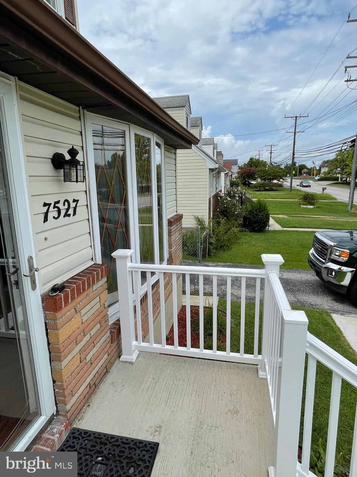 7527 North Point Road Baltimore, MD 21219 - Photo 3 of 40 Front Porch