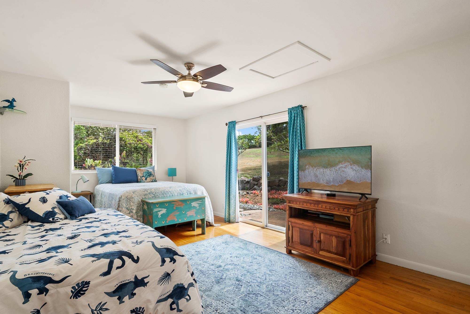 20 Pea Place Kula, HI 96790 - Photo 18 of 49 a bedroom with furniture and a window