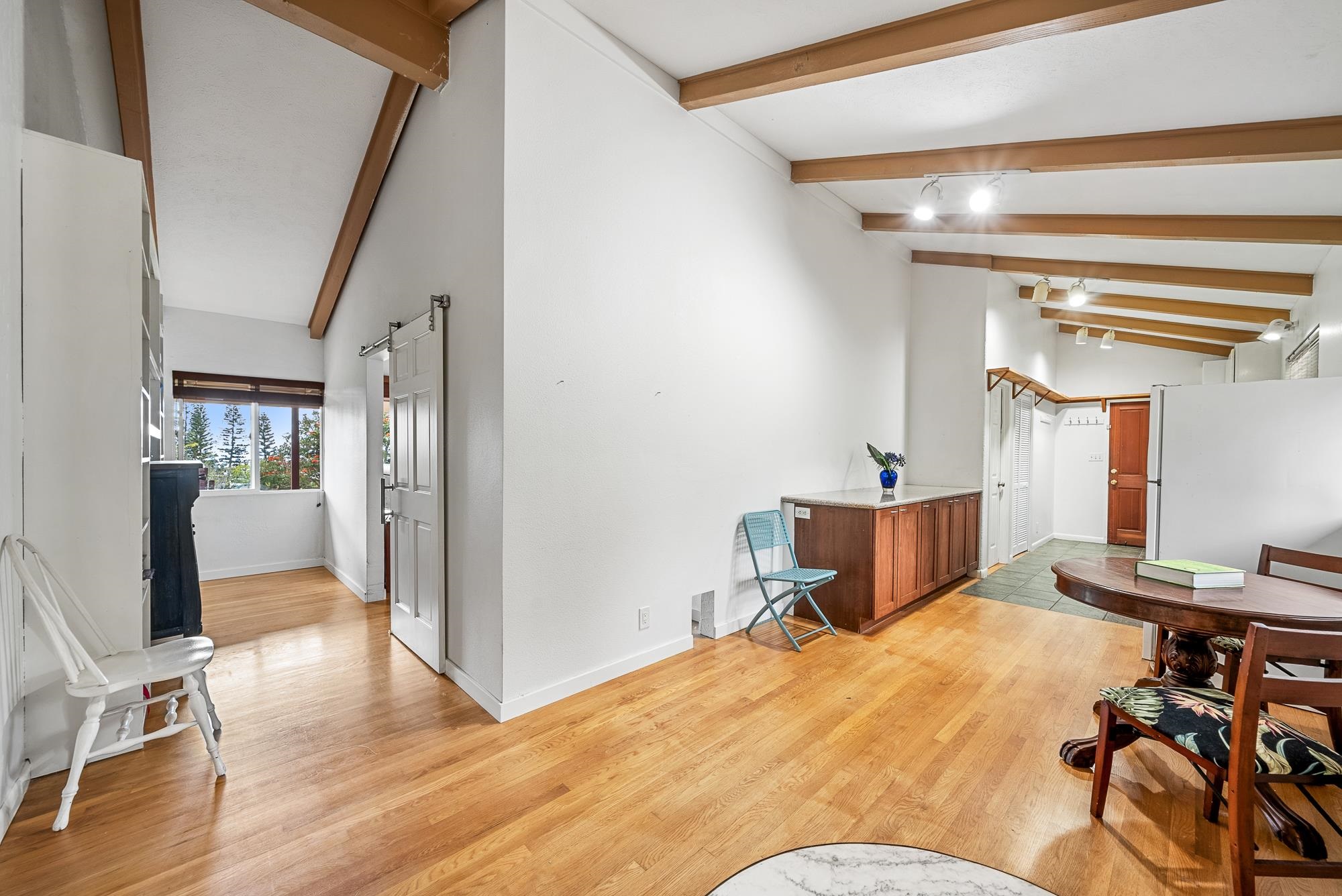 20 Pea Place Kula, HI 96790 - Photo 20 of 49 a bedroom with furniture and a bed