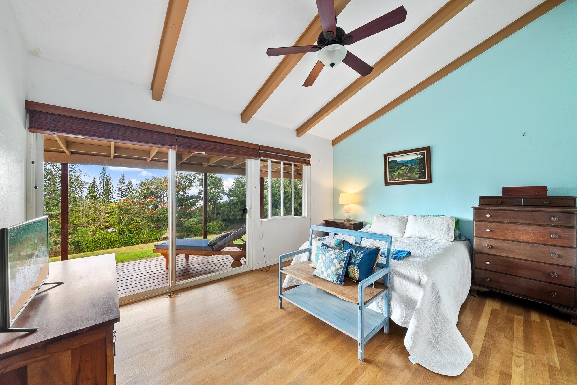 20 Pea Place Kula, HI 96790 - Photo 21 of 49 a living room with furniture and a large window