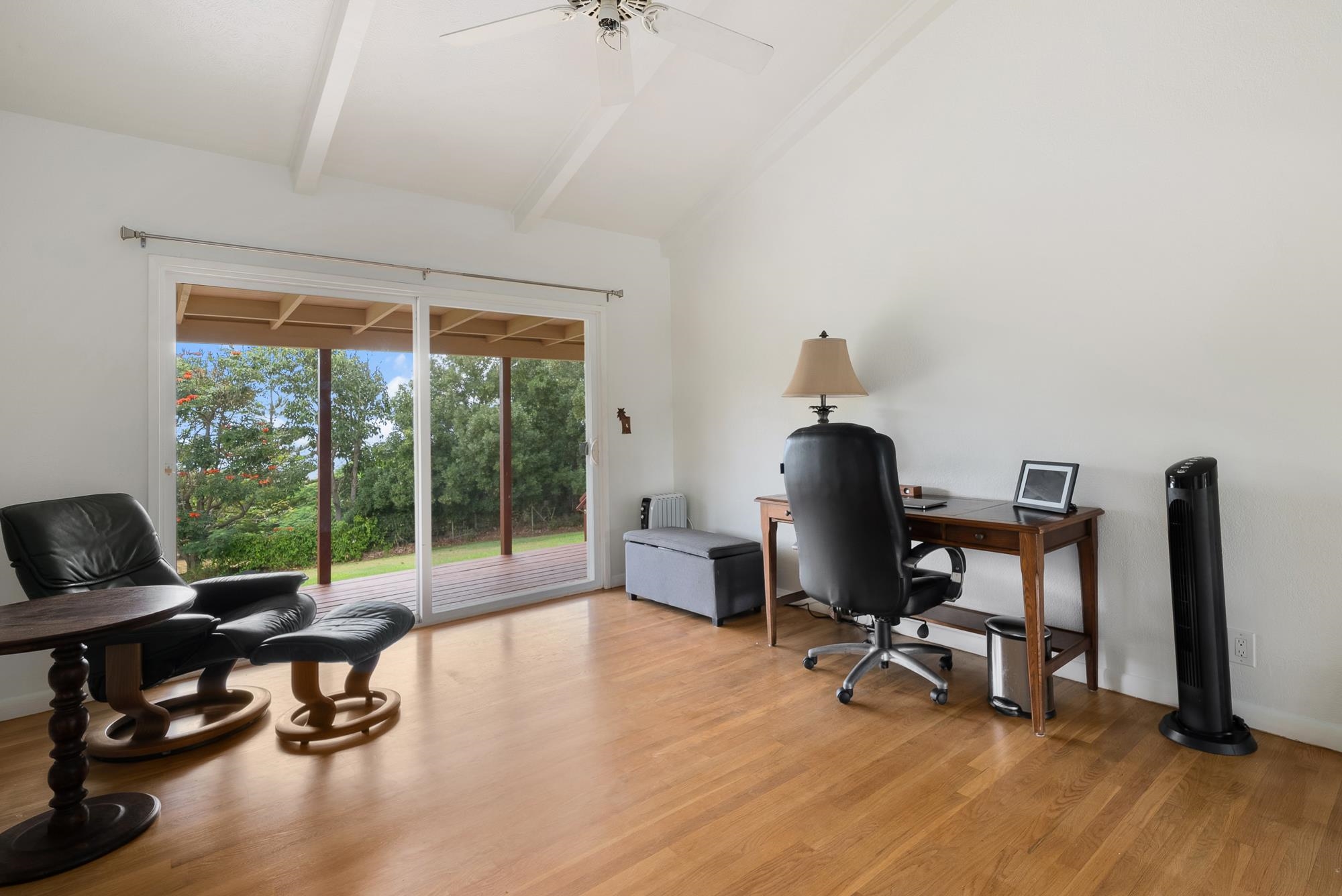 20 Pea Place Kula, HI 96790 - Photo 22 of 49 a workspace with furniture window and outside view