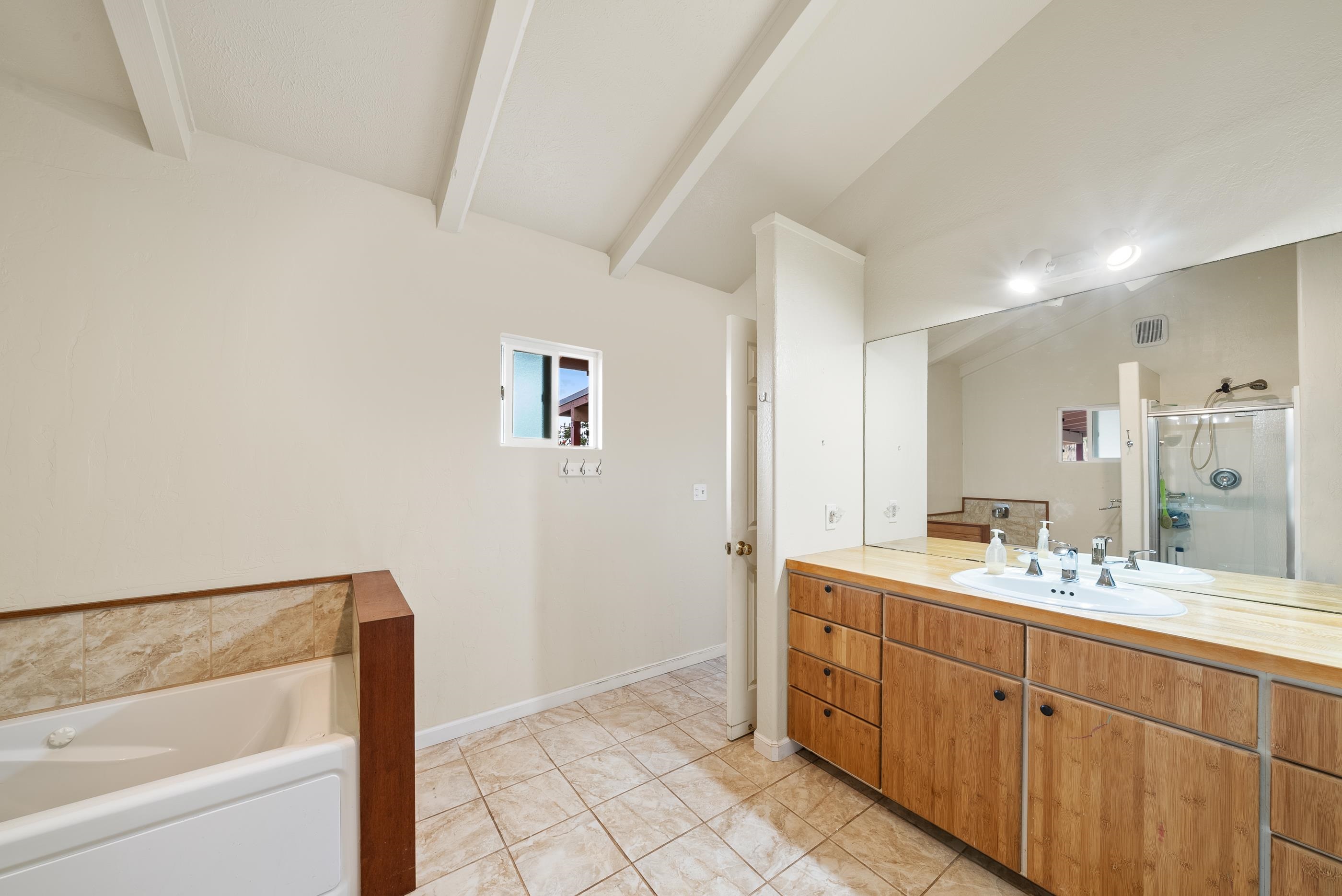 20 Pea Place Kula, HI 96790 - Photo 23 of 49 a spacious bathroom with a double vanity sink mirror and bathtub
