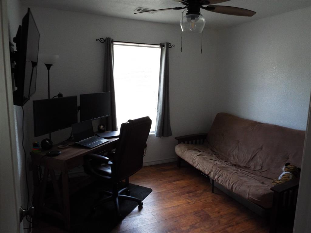721 Midway Road Tool, TX 75143 - Photo 8 of 30 a living room with furniture rug and a window