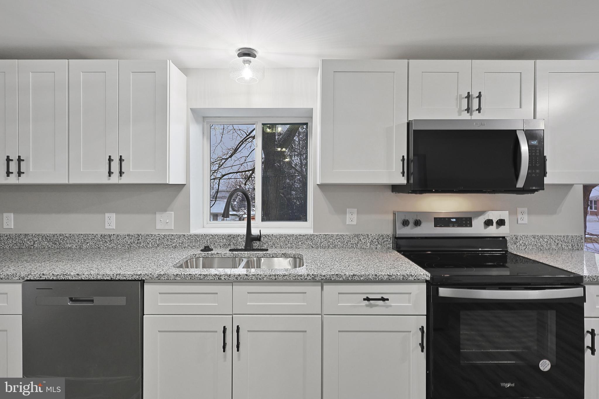 4 Chestnut Street Frostburg, MD 21532 - Photo 20 of 53 Beautiful Granite Countertops!