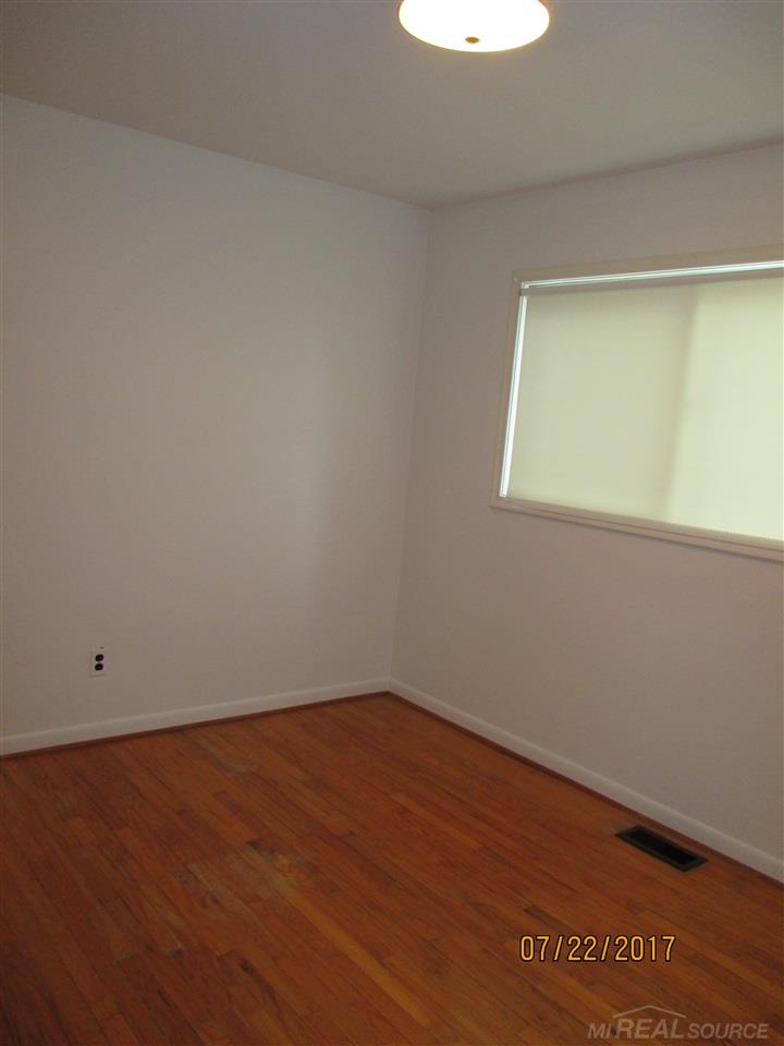 27678 Jean Road Warren, MI 48093 - Photo 21 of 42 31326247-20.JPG