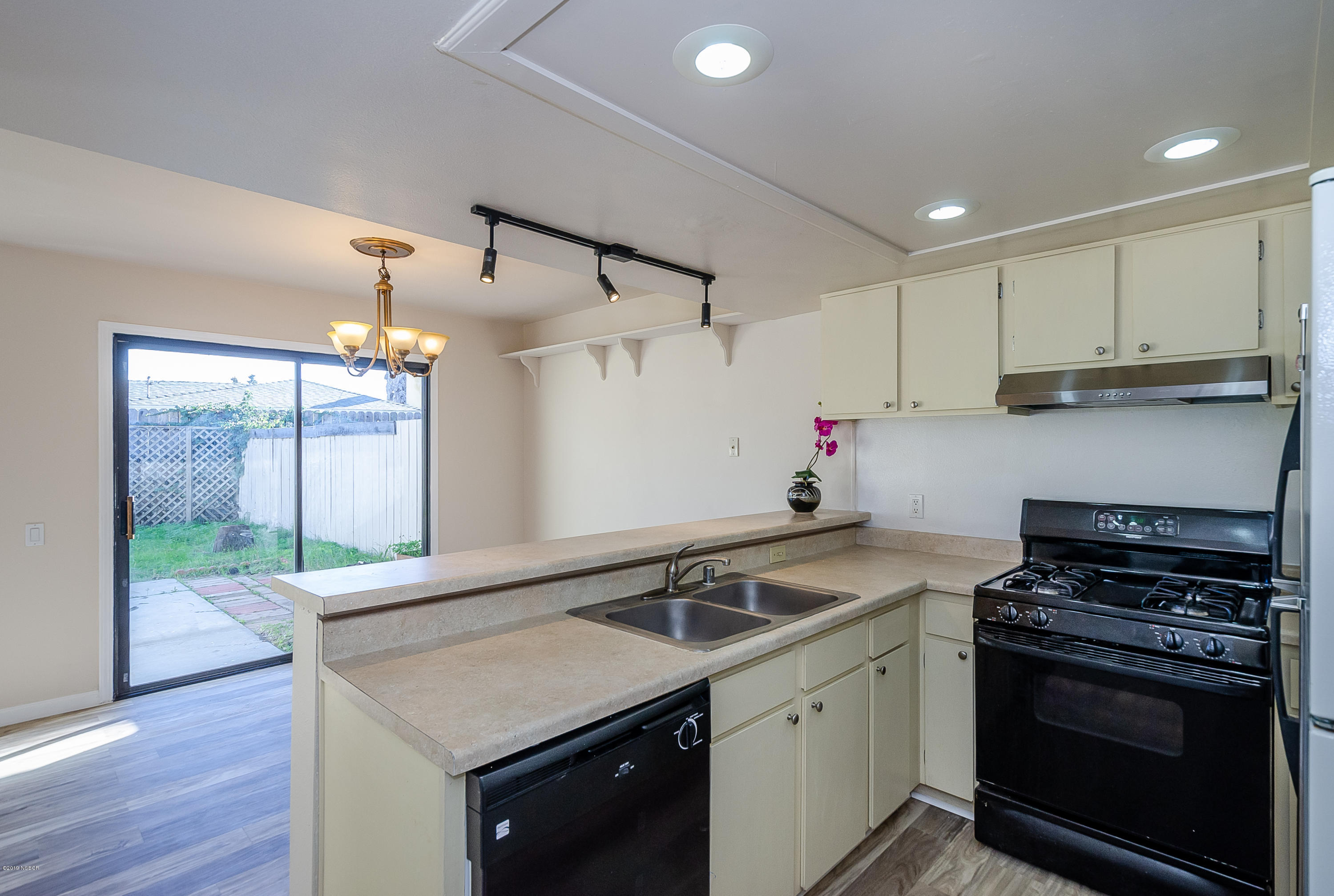 3642 Constellation Road Lompoc, CA 93436 - Photo 13 of 20 kitchen/dining area