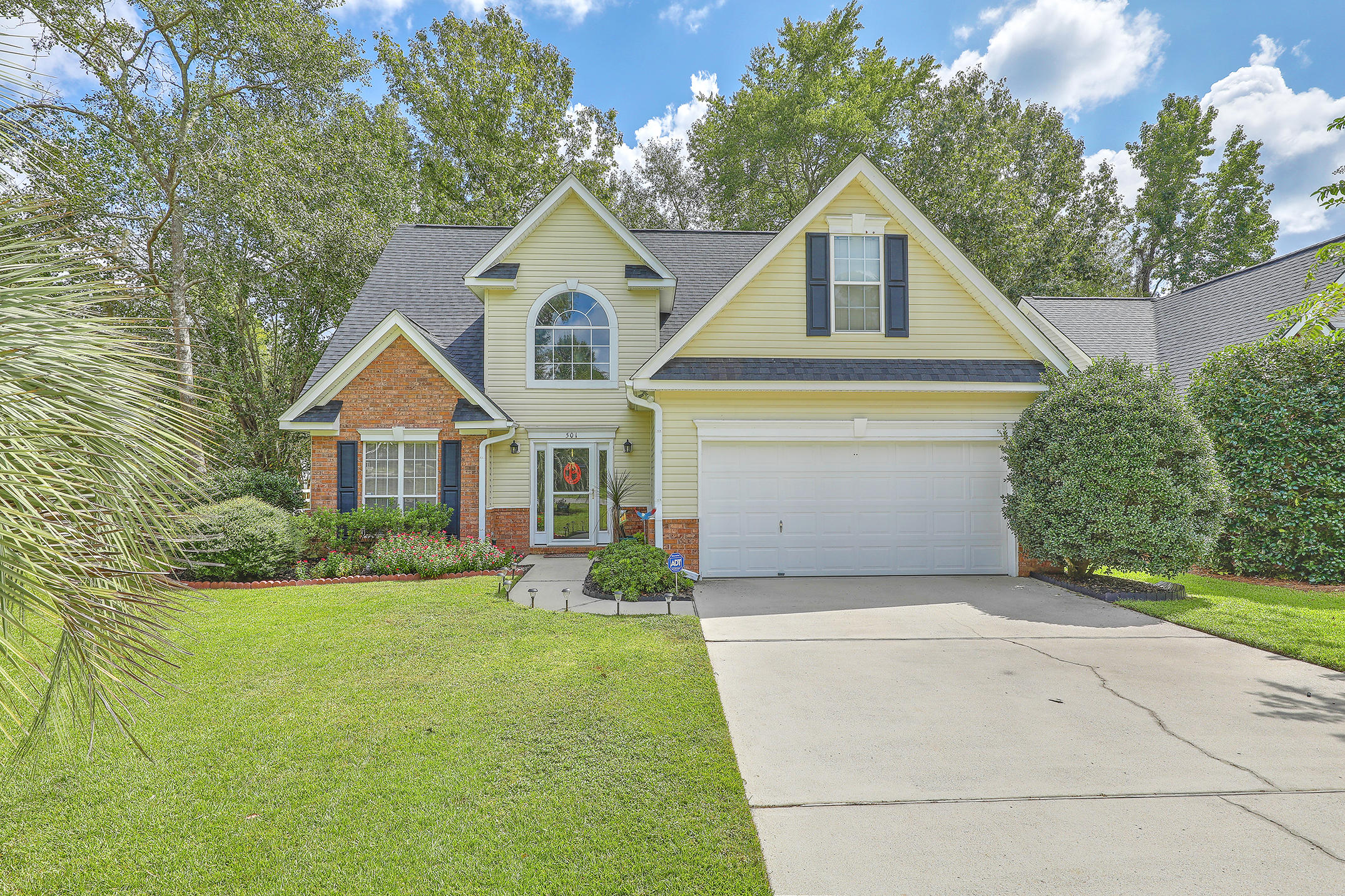 501 Pointe Of Oaks Road Summerville, SC 29485 - Photo 1 of 32 Exterior View