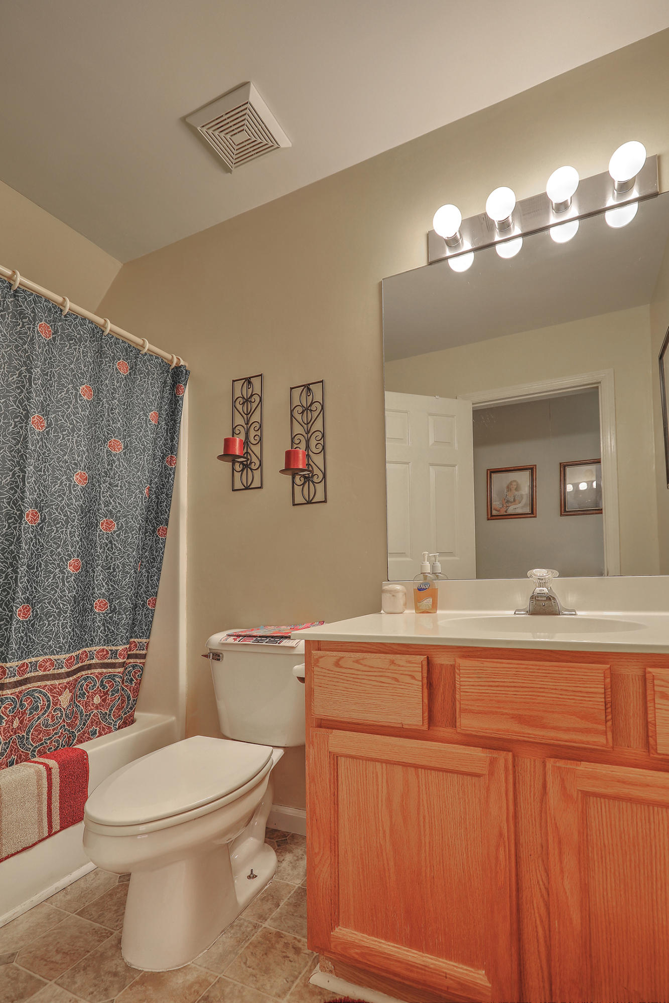 501 Pointe Of Oaks Road Summerville, SC 29485 - Photo 23 of 32 Full-Sized Second Bathroom
