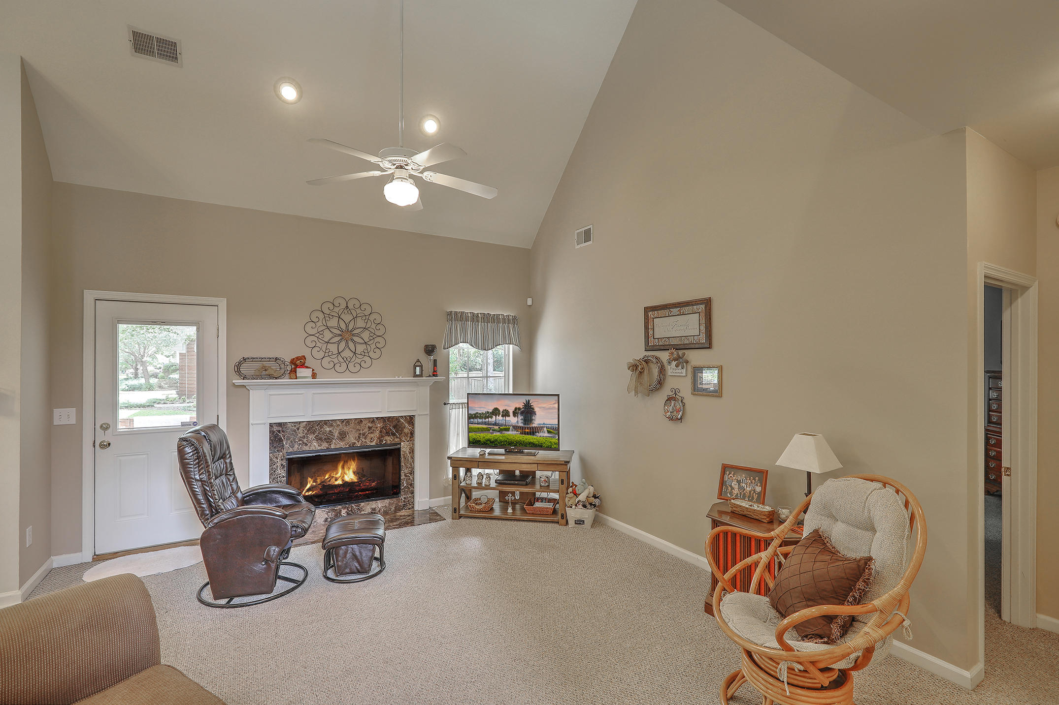 501 Pointe Of Oaks Road Summerville, SC 29485 - Photo 4 of 32 Living Room