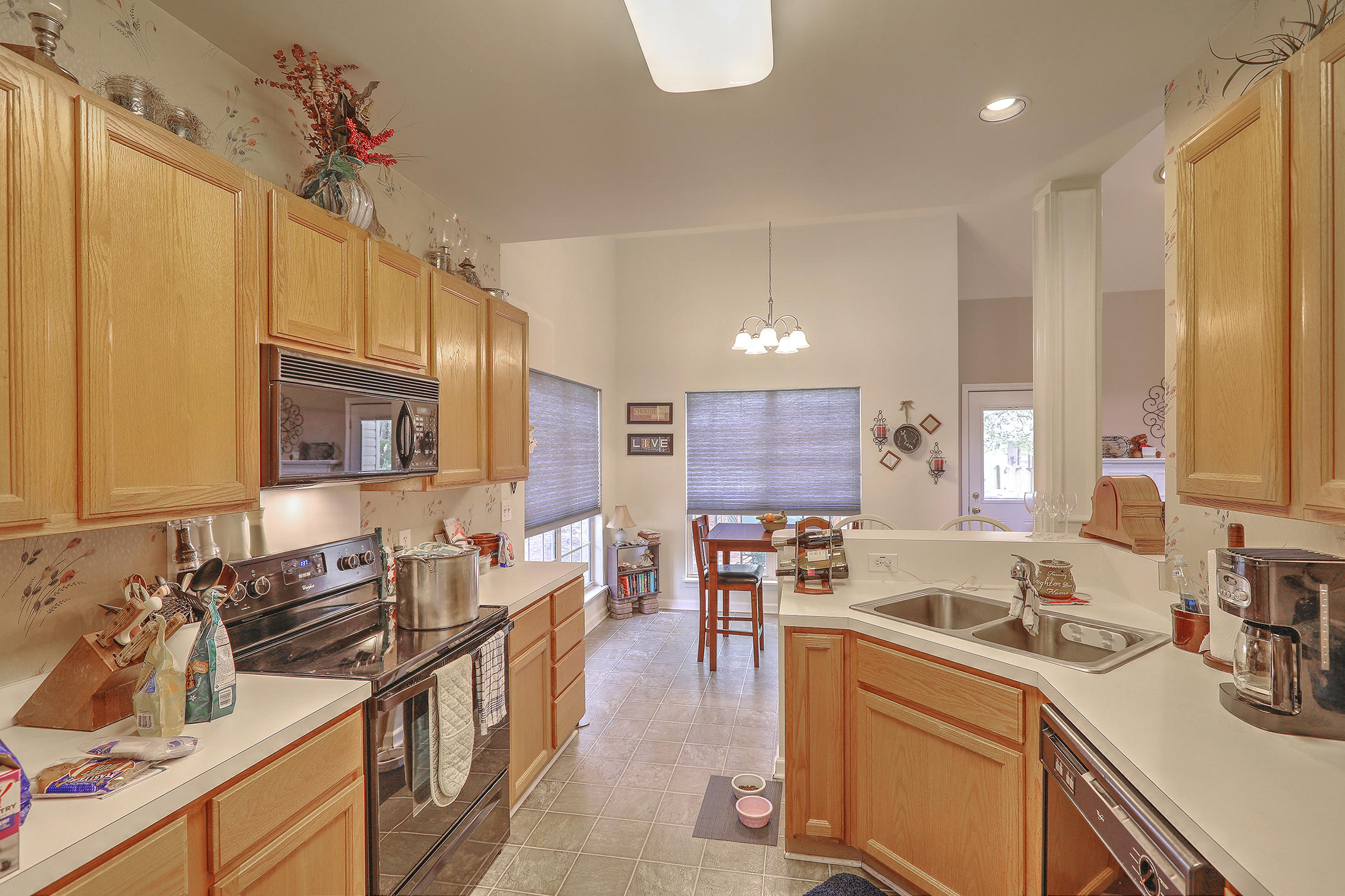 501 Pointe Of Oaks Road Summerville, SC 29485 - Photo 6 of 32 Eat-in Kitchen
