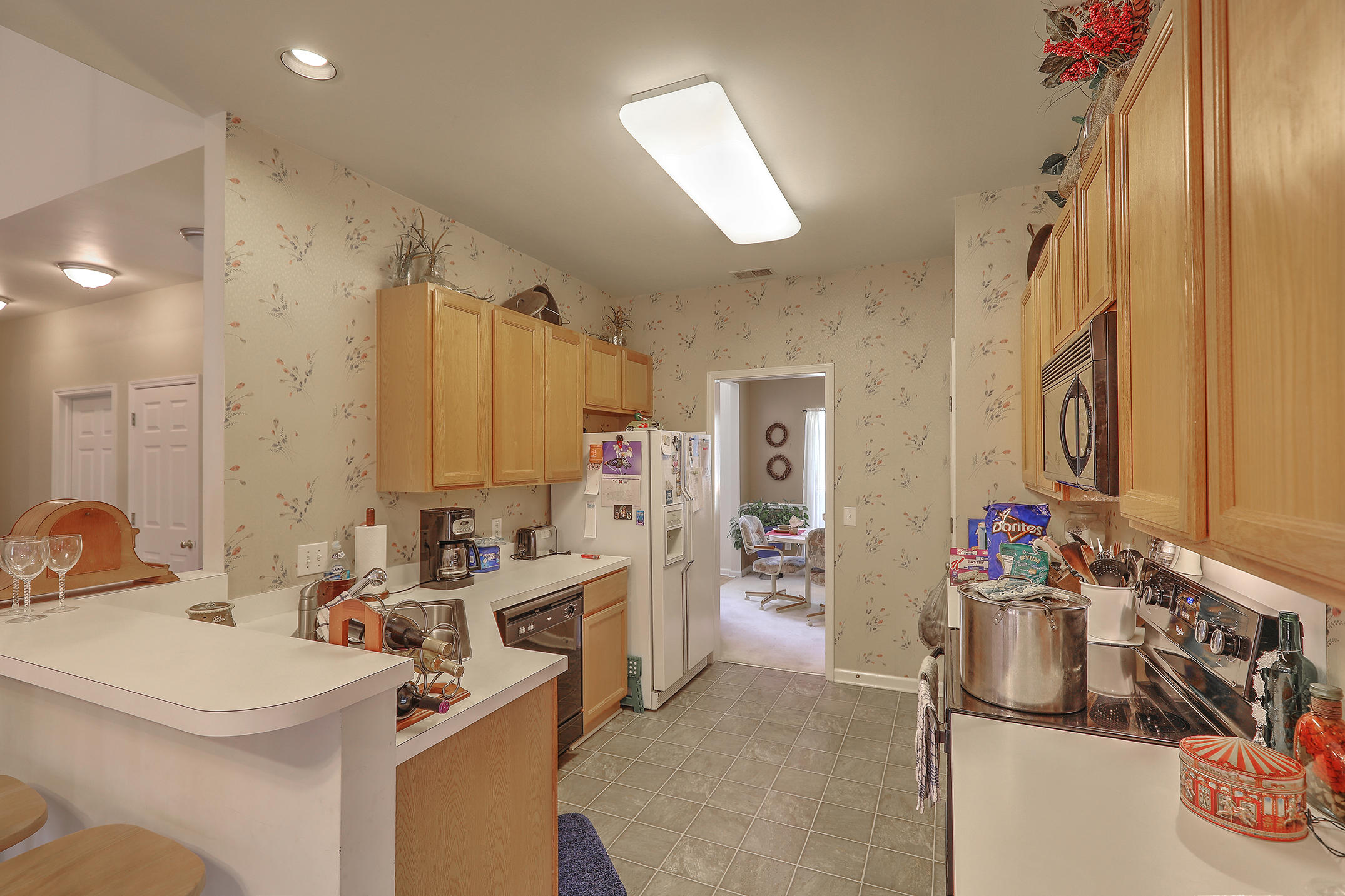 501 Pointe Of Oaks Road Summerville, SC 29485 - Photo 7 of 32 Eat-in Kitchen