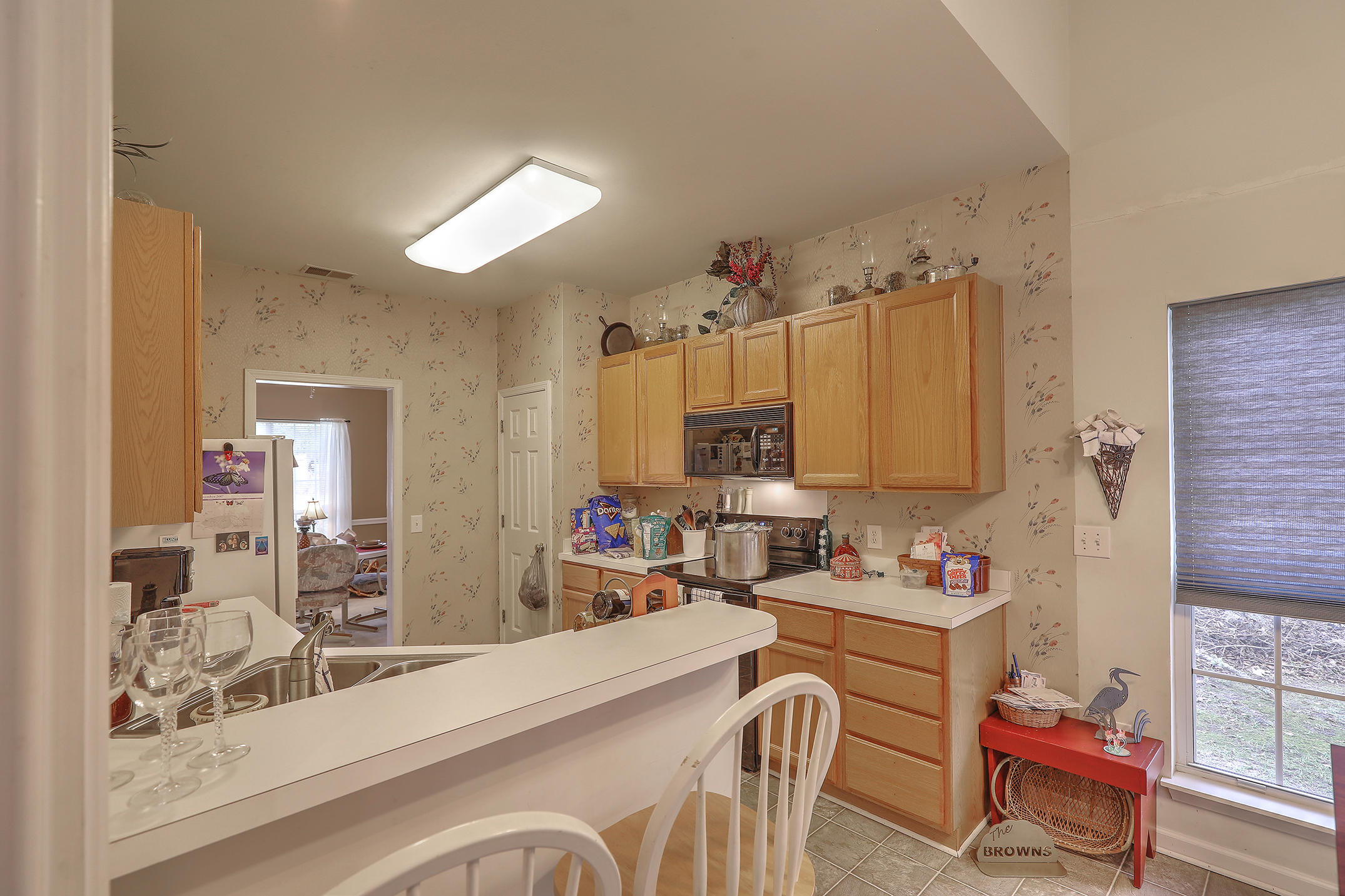 501 Pointe Of Oaks Road Summerville, SC 29485 - Photo 8 of 32 Eat-in Kitchen