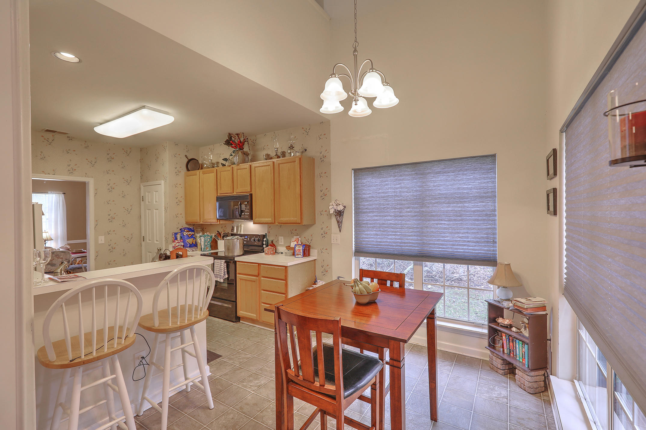 501 Pointe Of Oaks Road Summerville, SC 29485 - Photo 9 of 32 Eat-in Kitchen