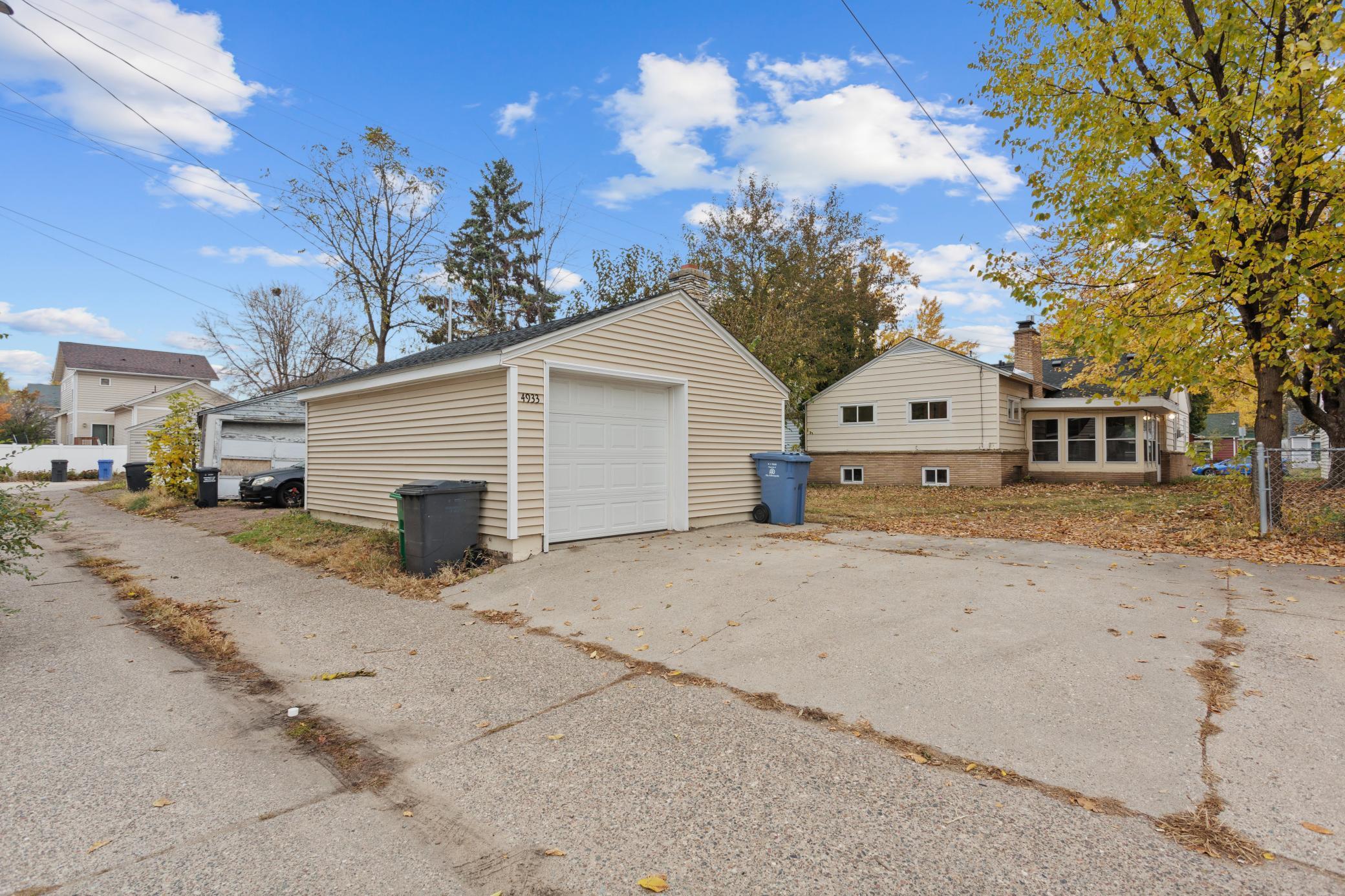 4933 Fremont Avenue North Minneapolis, MN 55430 - Photo 27 of 31