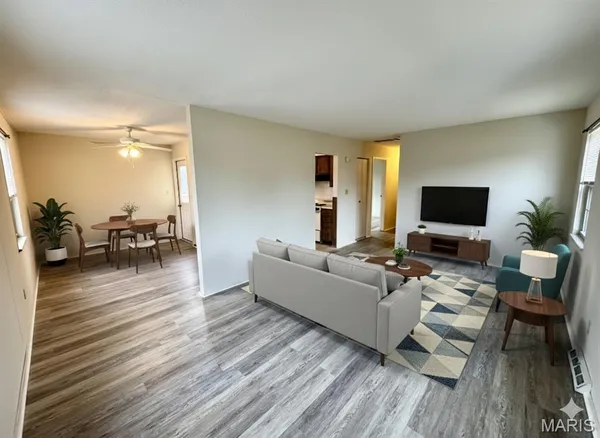 $915 | 31 South 27th Street, Unit C, Belleville, IL 62226