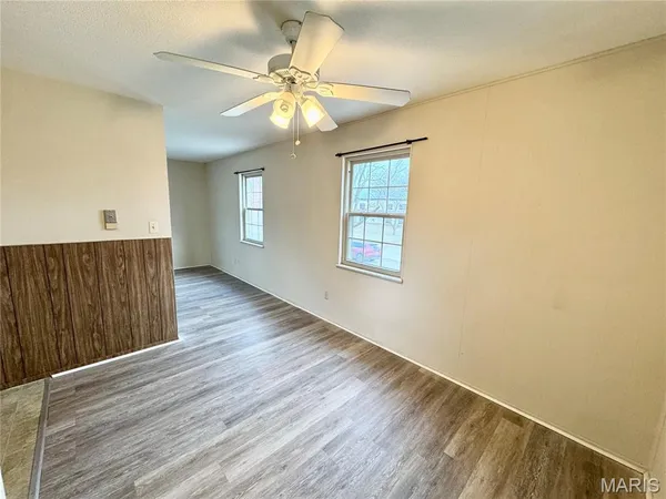 $915 | 31 South 27th Street, Unit C, Belleville, IL 62226