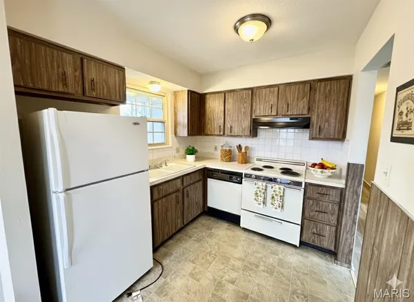 $915 | 31 South 27th Street, Unit C, Belleville, IL 62226