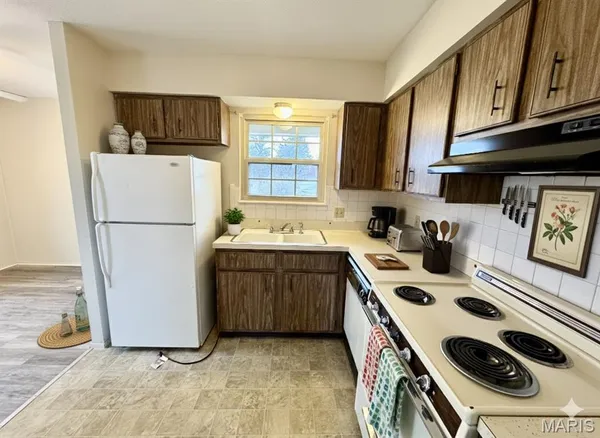 $915 | 31 South 27th Street, Unit C, Belleville, IL 62226
