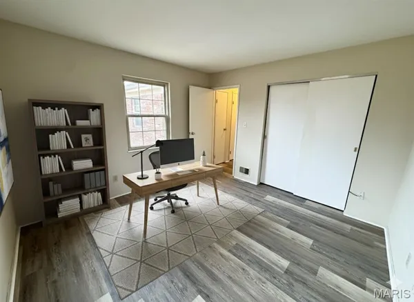 $915 | 31 South 27th Street, Unit C, Belleville, IL 62226