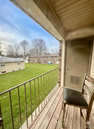 $915 | 31 South 27th Street, Unit C, Belleville, IL 62226