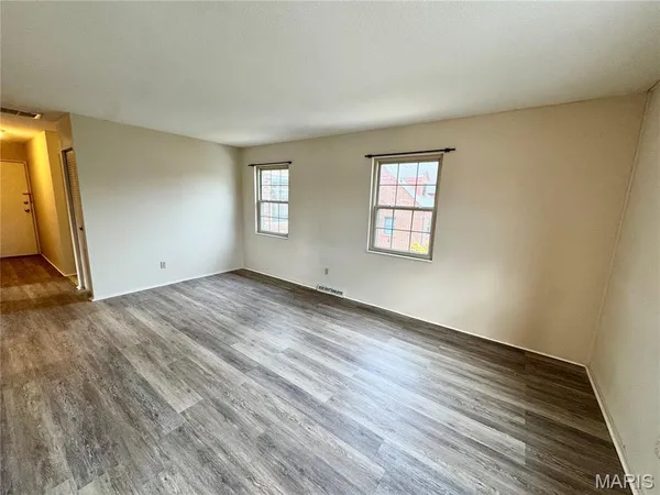 $915 | 31 South 27th Street, Unit C, Belleville, IL 62226