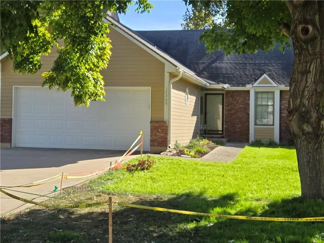 $325,000 | 17305 East 52nd Street South, Independence, MO 64055