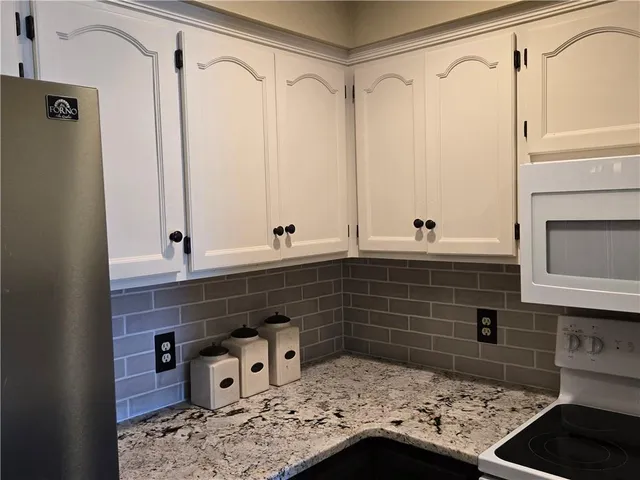 $325,000 | 17305 East 52nd Street South, Independence, MO 64055