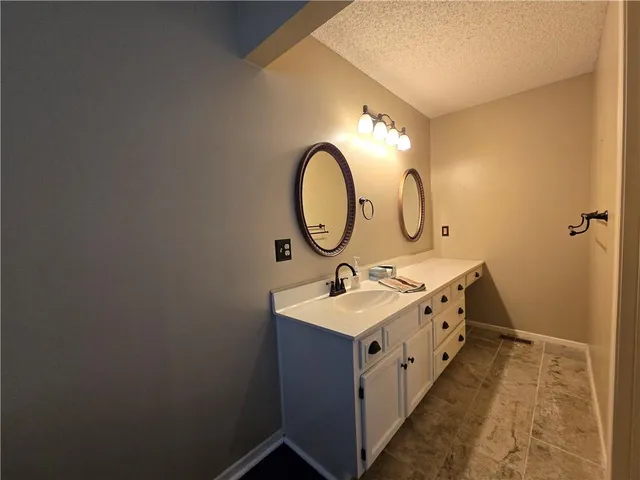 $325,000 | 17305 East 52nd Street South, Independence, MO 64055